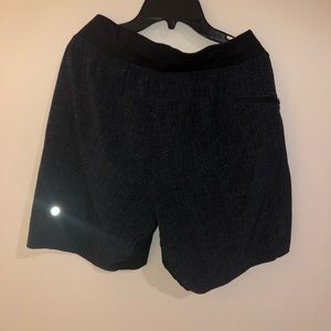 Men’s Lululemon 7” shorts (Dark Blue with pattern)